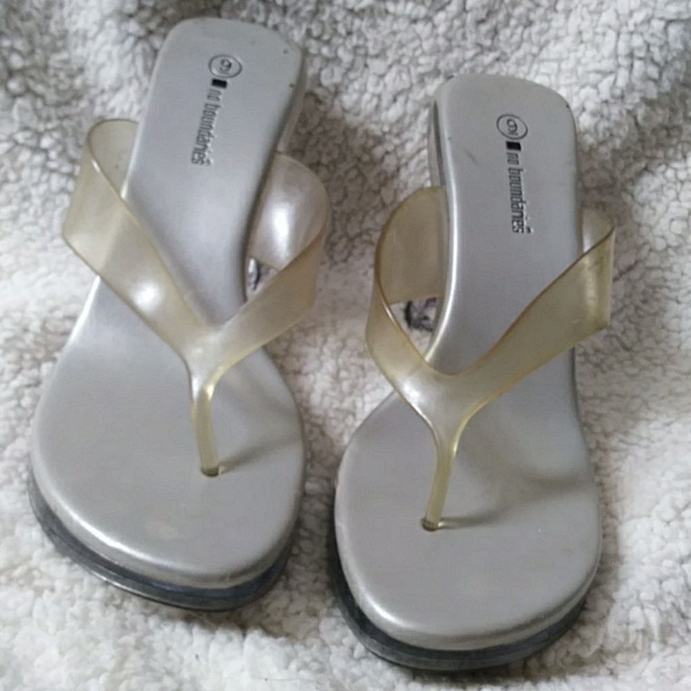 Light-up pumps